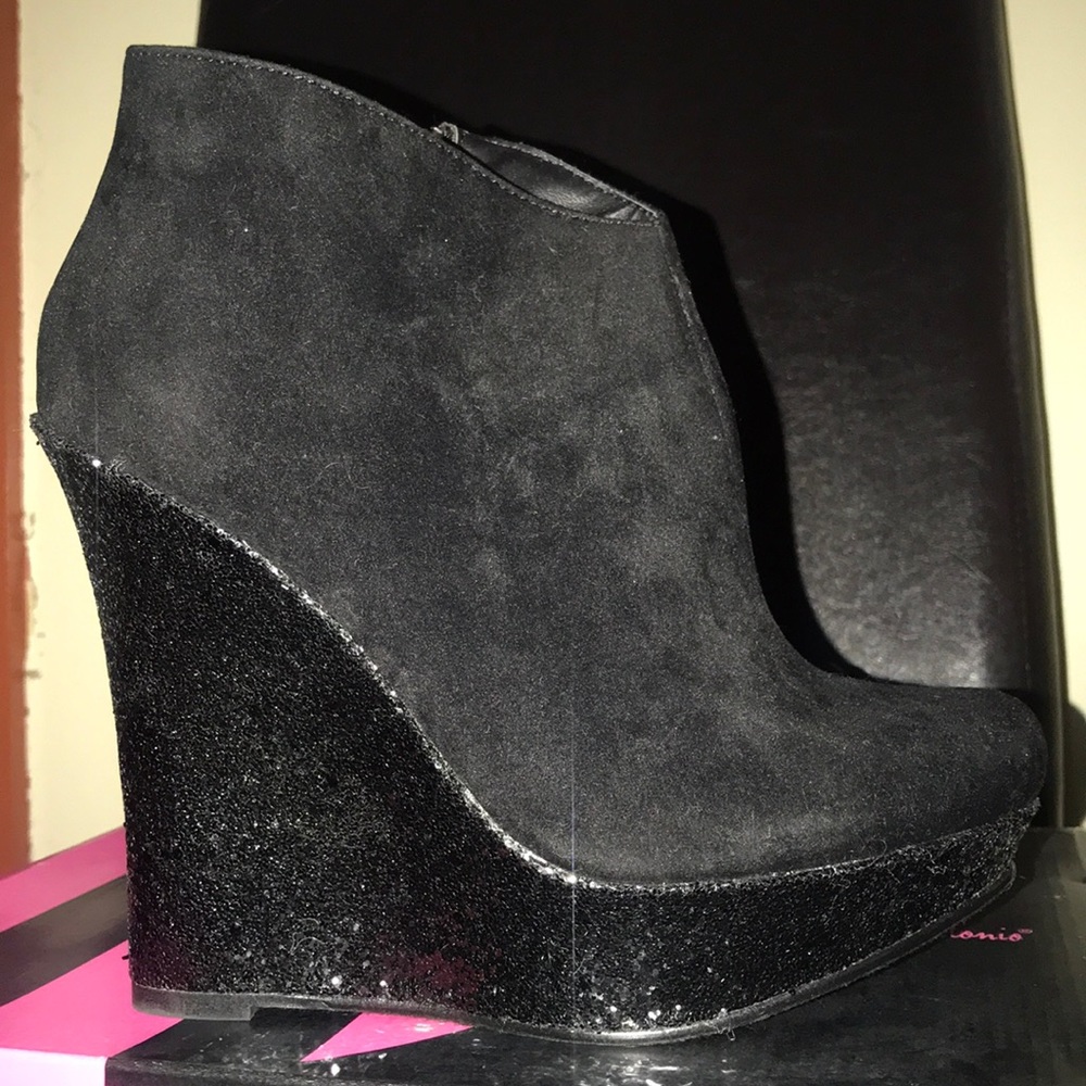 Shoes - Picture 5 of 5